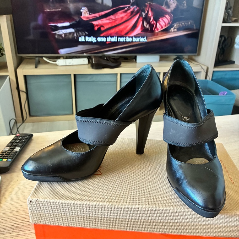 Tod's Elegant Black Leather Heels